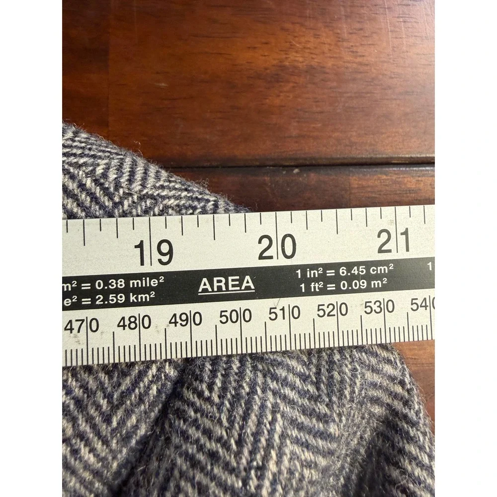 Lands End size estimated